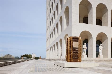 colosseo quadrato fendi mostre|La mostra Arnaldo Pomodoro all'EUR di Roma .